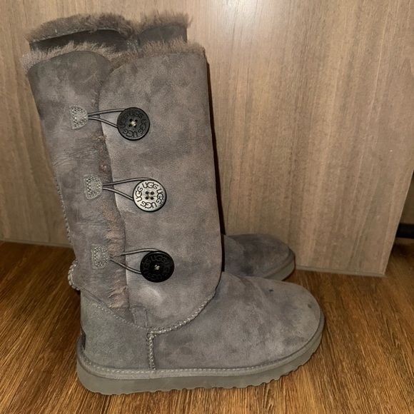 Grey Bailey button UGGs - Picture 5 of 7